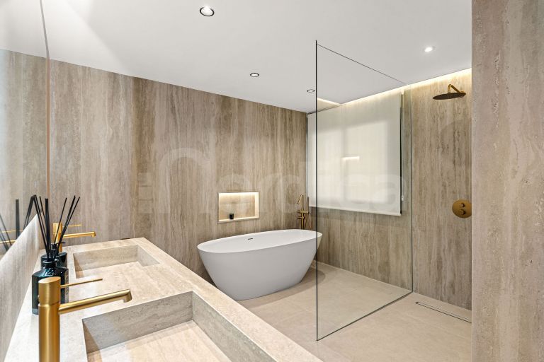 Stunning Refurbished Apartment with Breathtaking Panoramic Views