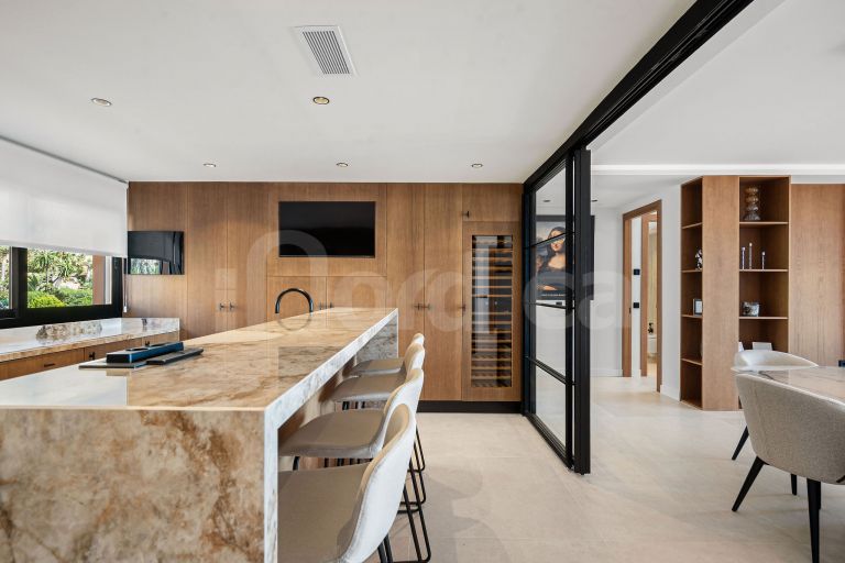 Stunning Refurbished Apartment with Breathtaking Panoramic Views