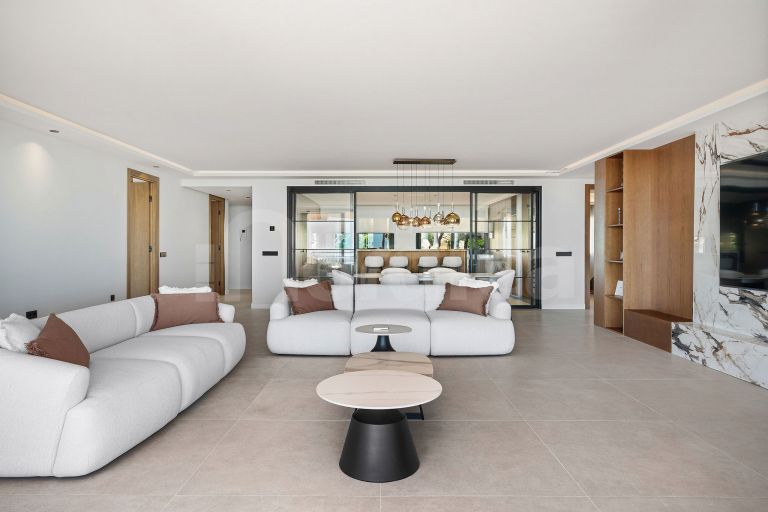 Stunning Refurbished Apartment with Breathtaking Panoramic Views