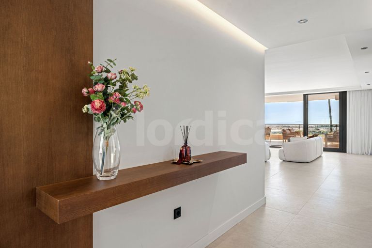 Stunning Refurbished Apartment with Breathtaking Panoramic Views