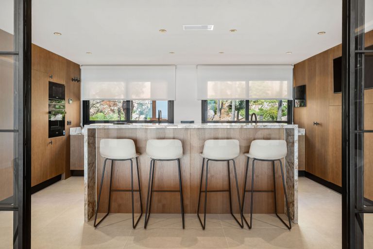 Stunning Refurbished Apartment with Breathtaking Panoramic Views