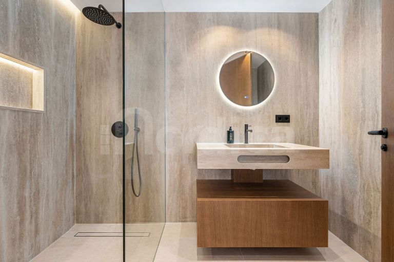 Stunning Refurbished Apartment with Breathtaking Panoramic Views