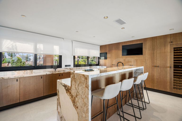 Stunning Refurbished Apartment with Breathtaking Panoramic Views