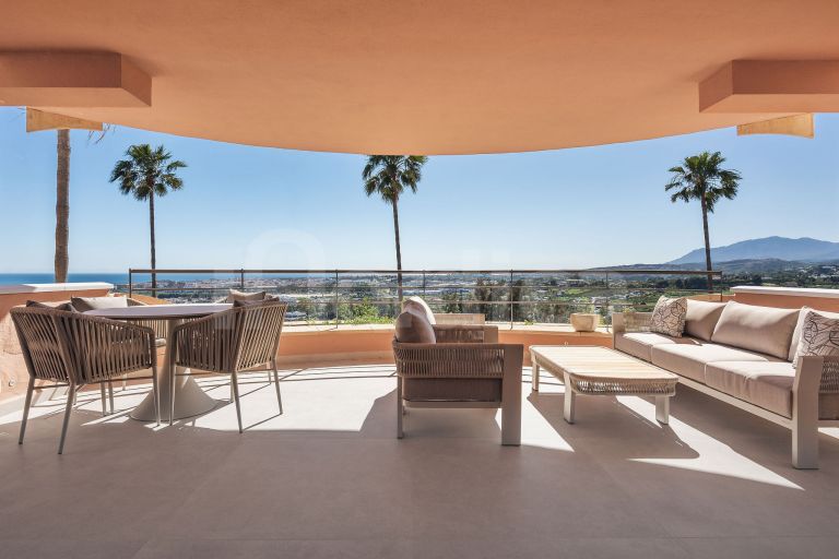 Stunning Refurbished Apartment with Breathtaking Panoramic Views