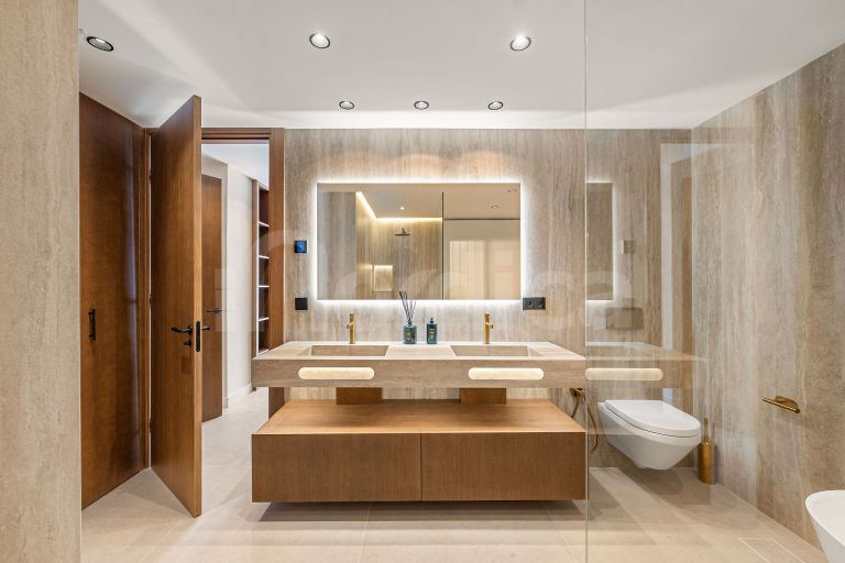 Stunning Refurbished Apartment with Breathtaking Panoramic Views