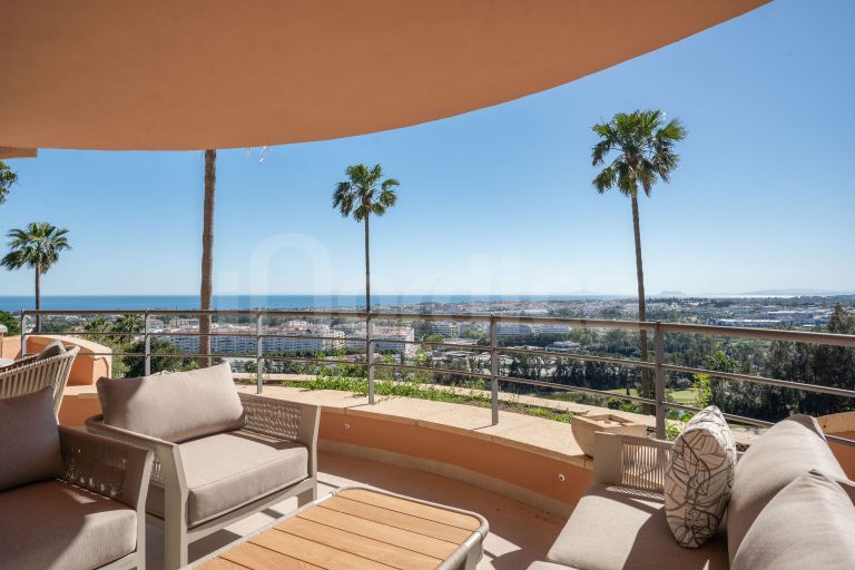 Stunning Refurbished Apartment with Breathtaking Panoramic Views