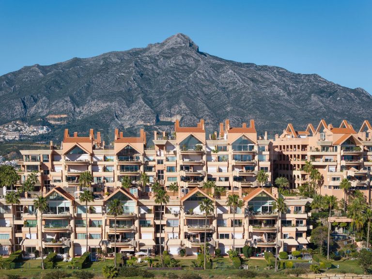 Stunning Refurbished Apartment with Breathtaking Panoramic Views