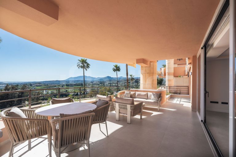 Stunning Refurbished Apartment with Breathtaking Panoramic Views