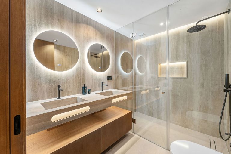 Stunning Refurbished Apartment with Breathtaking Panoramic Views