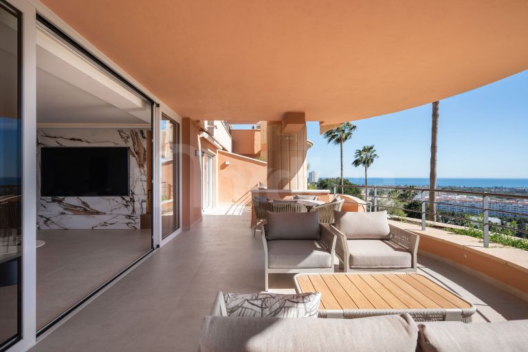 Stunning Refurbished Apartment with Breathtaking Panoramic Views