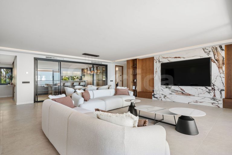 Stunning Refurbished Apartment with Breathtaking Panoramic Views