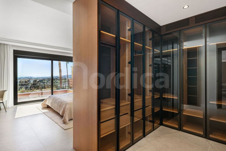 Stunning Refurbished Apartment with Breathtaking Panoramic Views