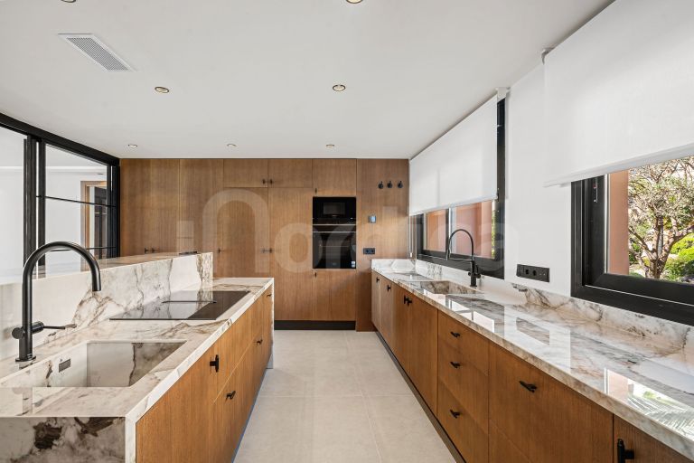 Stunning Refurbished Apartment with Breathtaking Panoramic Views