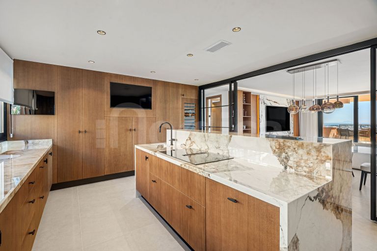 Stunning Refurbished Apartment with Breathtaking Panoramic Views