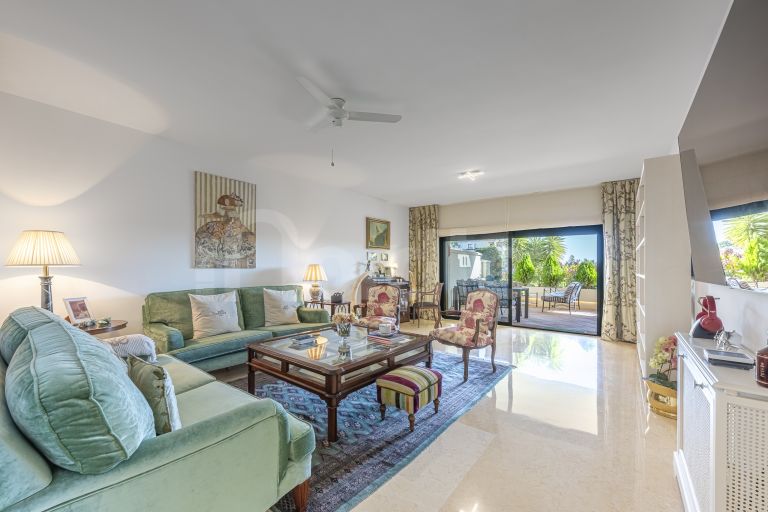 Markplanslägenhet till salu i Los Capanes del Golf