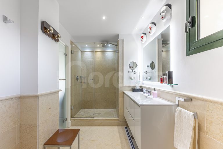 Markplanslägenhet till salu i Los Capanes del Golf