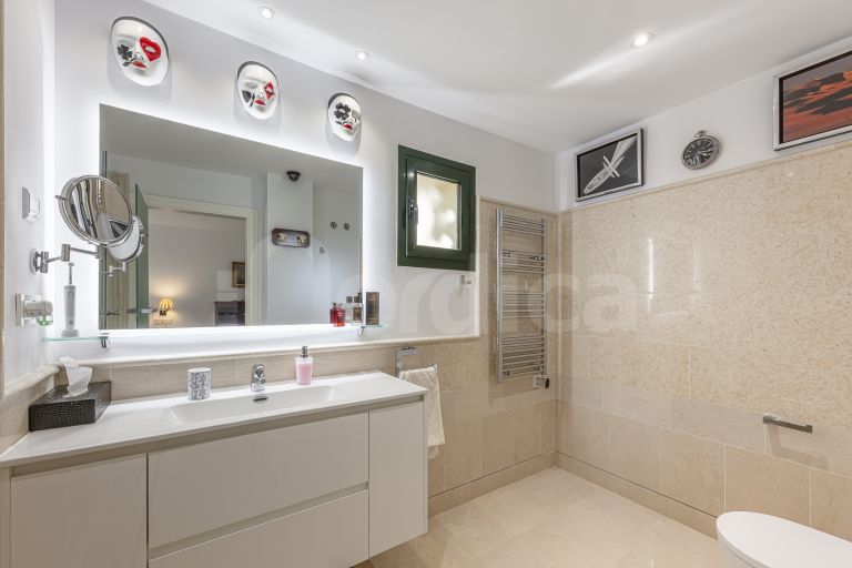 Markplanslägenhet till salu i Los Capanes del Golf