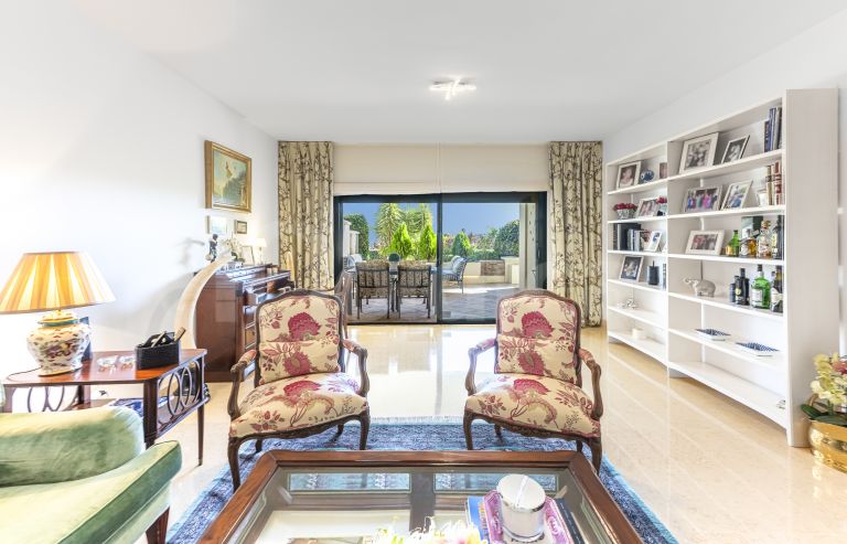 Markplanslägenhet till salu i Los Capanes del Golf