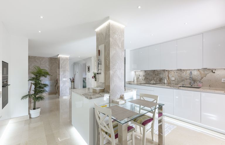 Markplanslägenhet till salu i Los Capanes del Golf