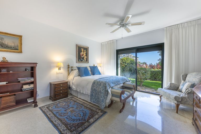 Markplanslägenhet till salu i Los Capanes del Golf