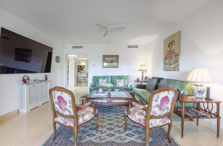 Markplanslägenhet till salu i Los Capanes del Golf