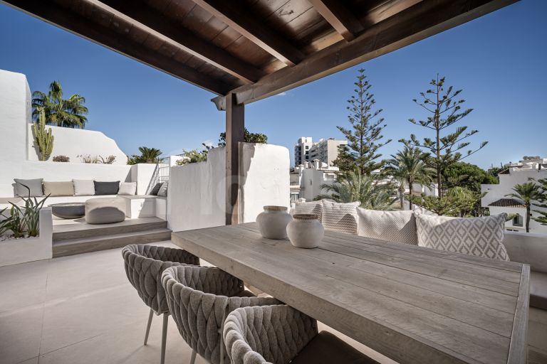 Penthouse for sale in Alhambra del Mar