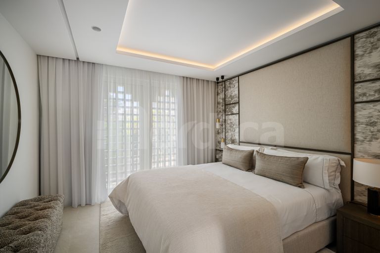 Penthouse for sale in Alhambra del Mar