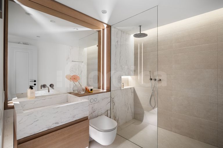 Penthouse for sale in Alhambra del Mar