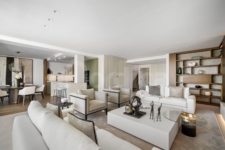 Penthouse for sale in Alhambra del Mar