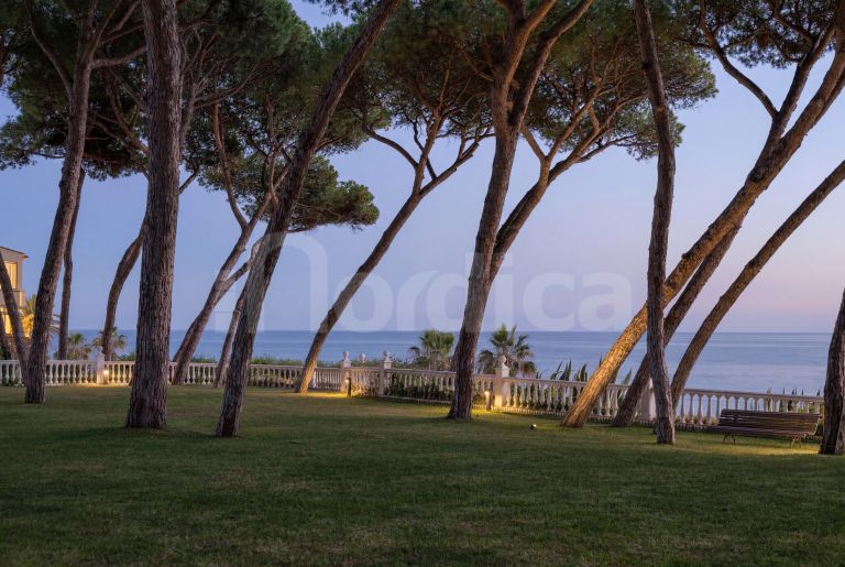 Penthouse for sale in Alhambra del Mar