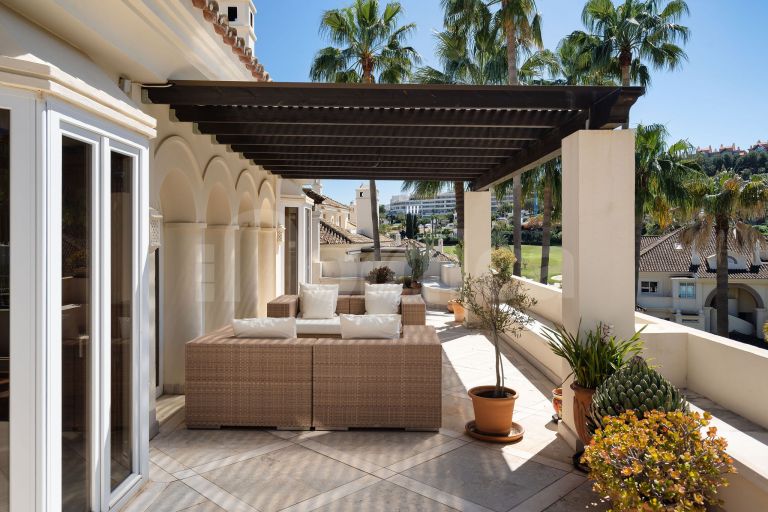 Elegant Duplex Penthouse with Panoramic Views and Expansive Terraces