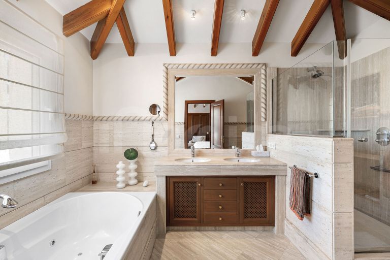 Elegant Duplex Penthouse with Panoramic Views and Expansive Terraces