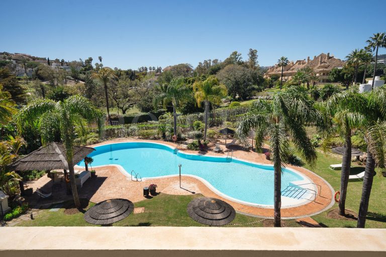 Zweistöckiges Penthouse zu verkaufen in Las Alamandas