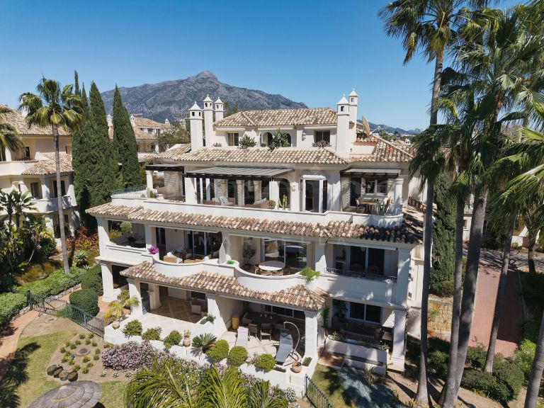 Zweistöckiges Penthouse zu verkaufen in Las Alamandas
