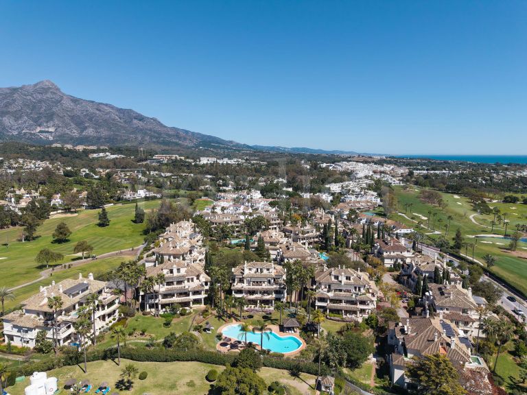 Zweistöckiges Penthouse zu verkaufen in Las Alamandas