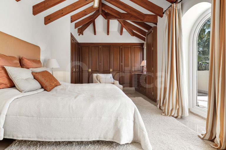 Elegant Duplex Penthouse with Panoramic Views and Expansive Terraces