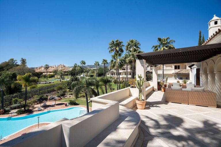 Zweistöckiges Penthouse zu verkaufen in Las Alamandas