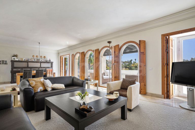 Elegant Duplex Penthouse with Panoramic Views and Expansive Terraces