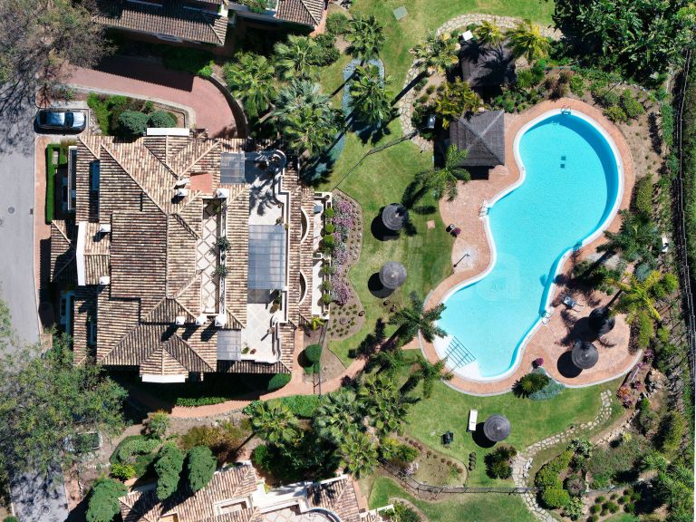 Elegant Duplex Penthouse with Panoramic Views and Expansive Terraces