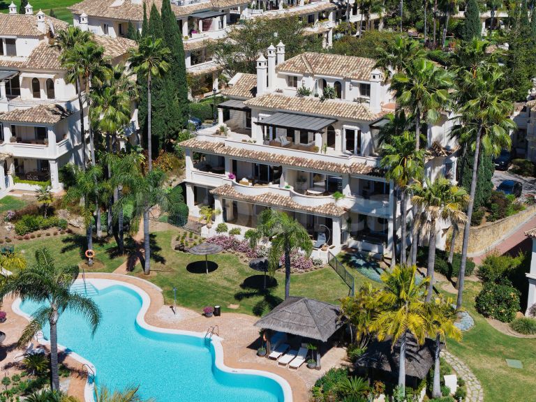 Elegant Duplex Penthouse with Panoramic Views and Expansive Terraces