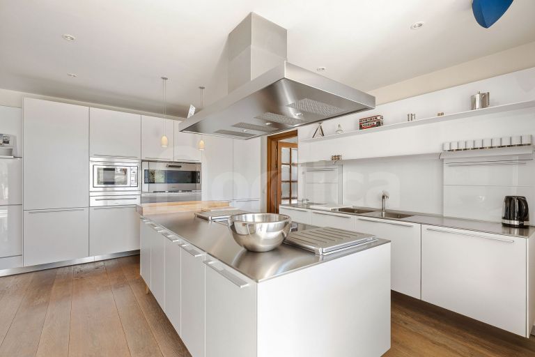 Elegant Duplex Penthouse with Panoramic Views and Expansive Terraces