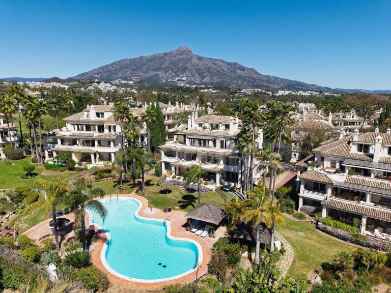 Elegant Duplex Penthouse with Panoramic Views and Expansive Terraces