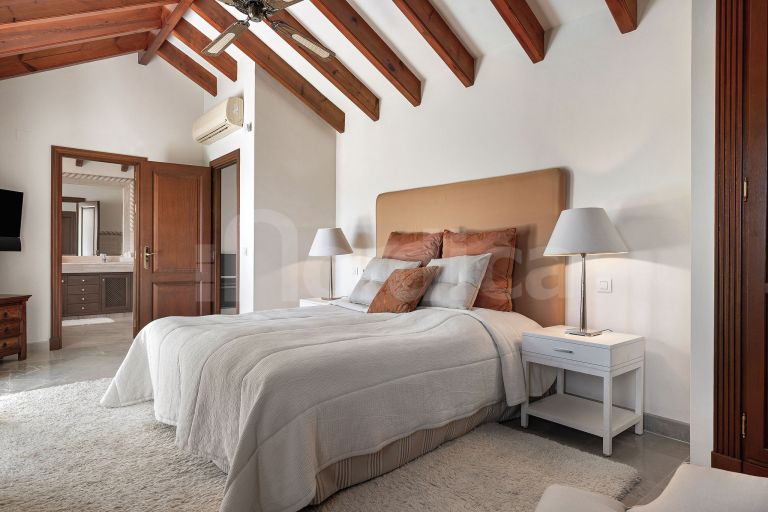 Elegant Duplex Penthouse with Panoramic Views and Expansive Terraces