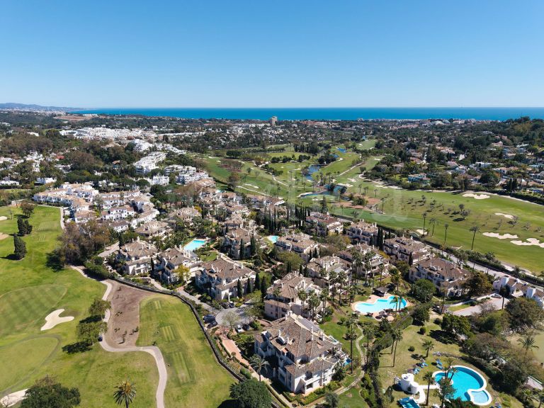 Zweistöckiges Penthouse zu verkaufen in Las Alamandas