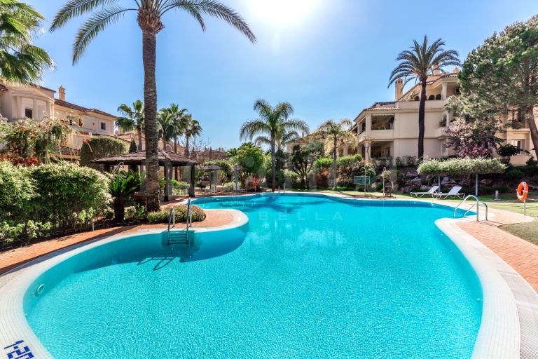 Zweistöckiges Penthouse zu verkaufen in Las Alamandas