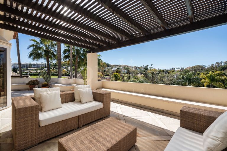 Zweistöckiges Penthouse zu verkaufen in Las Alamandas