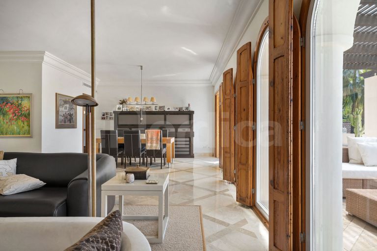 Elegant Duplex Penthouse with Panoramic Views and Expansive Terraces