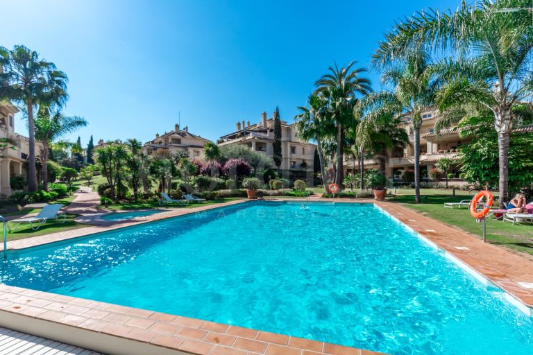 Zweistöckiges Penthouse zu verkaufen in Las Alamandas