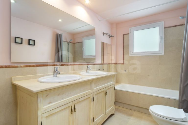 Apartment for sale in Altos del Rodeo