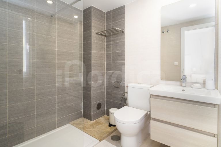 Markplanslägenhet till salu i Los Naranjos de Marbella